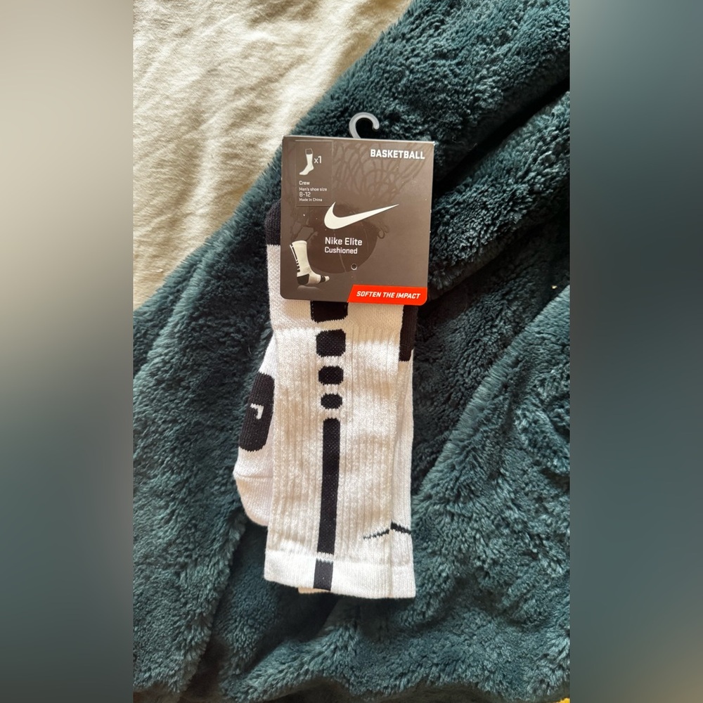 Nike Elite Cushioned Basketball Socks - White and Black